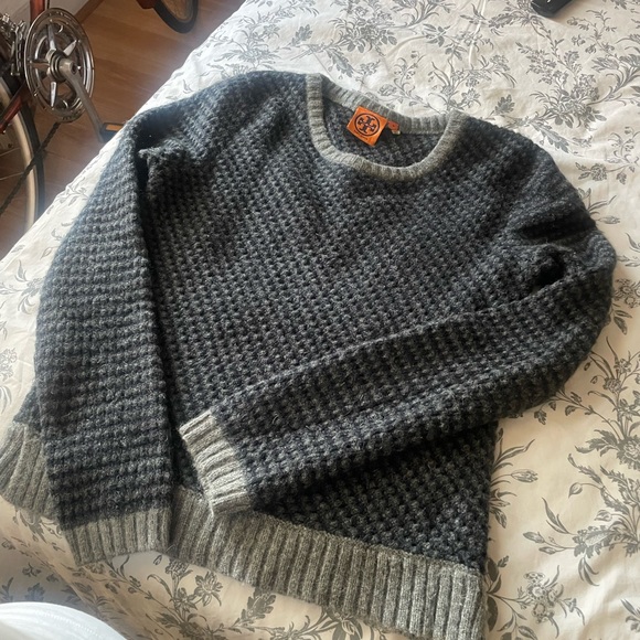 Sweaters - Picture 2 of 5